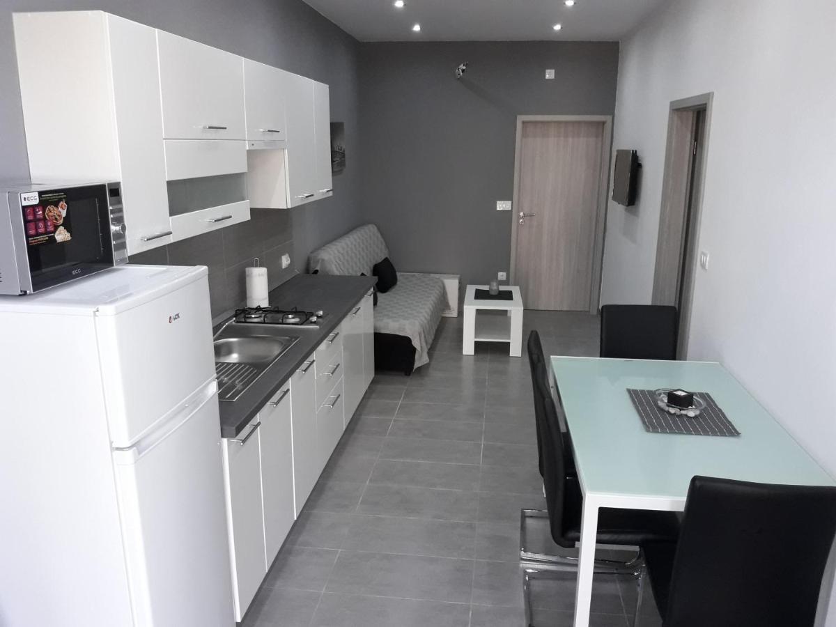 מאלי לוסיניי Apartments Vidulic מראה חיצוני תמונה