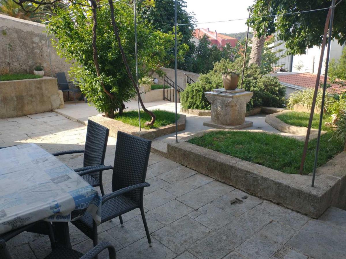 מאלי לוסיניי Apartments Vidulic מראה חיצוני תמונה