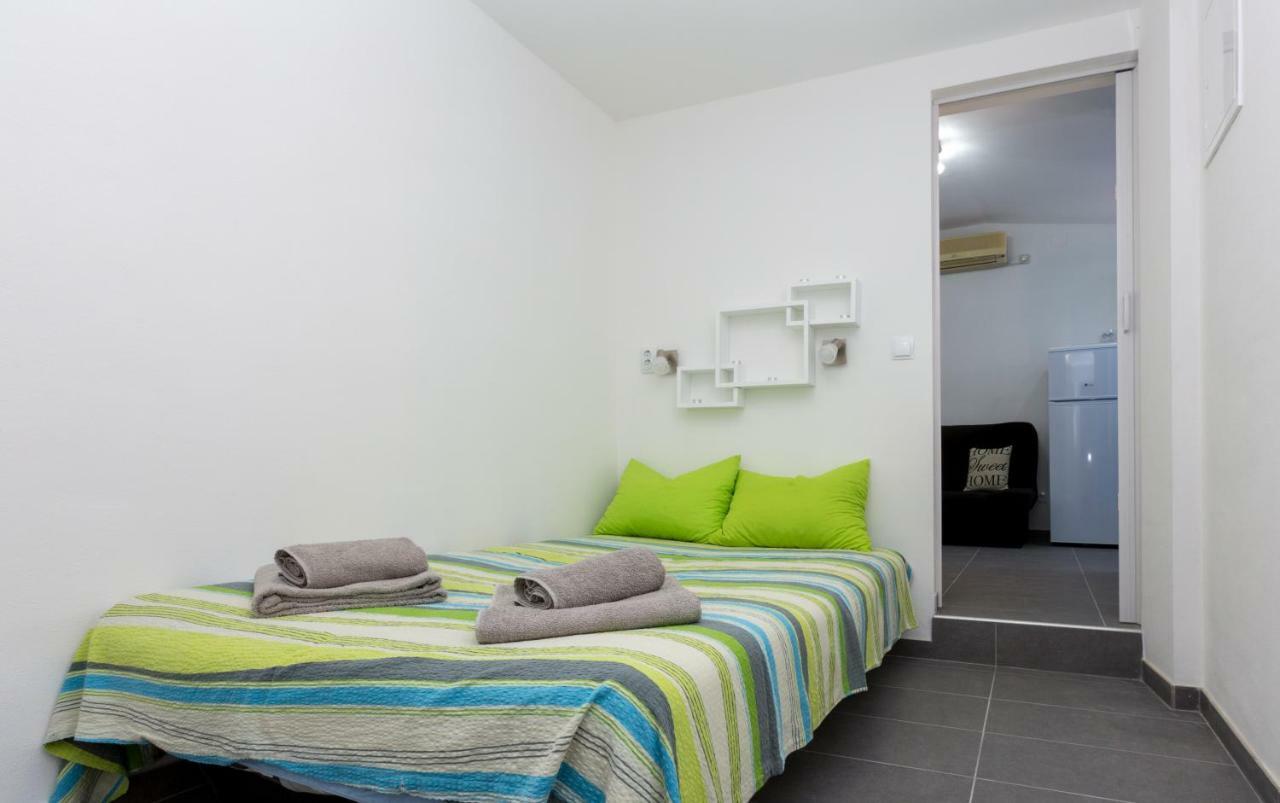 מאלי לוסיניי Apartments Vidulic מראה חיצוני תמונה